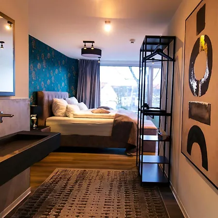 Kump365 Hotel *