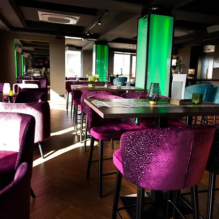 Kump365 Hotel *